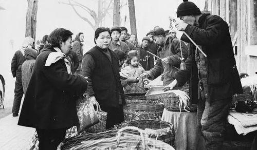 重回80年代带领全家顿顿吃肉,全家顿顿吃肉的温馨时光